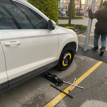 İçerenköy Citys AVM Otoparkında Çukur Nedeniyle Lastik Zarar Ve Cevapsız Şikayet