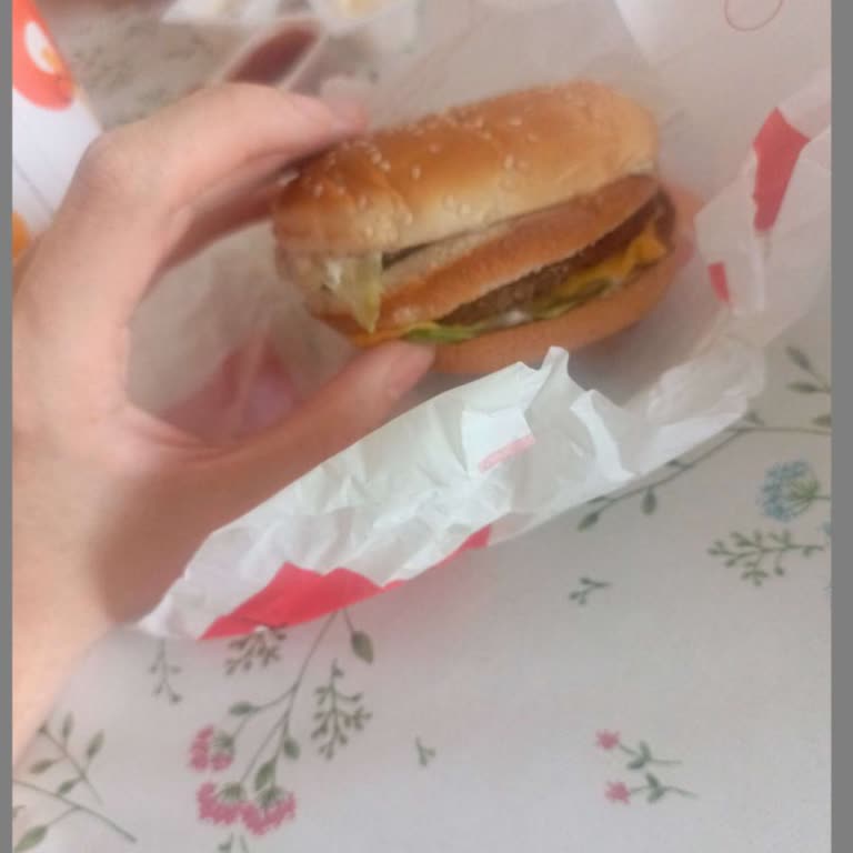 Eksik Ve Ezilmiş Sipariş, Soğan Halkası Yok, Sıcak İçecekler İle Mağdur Oldum