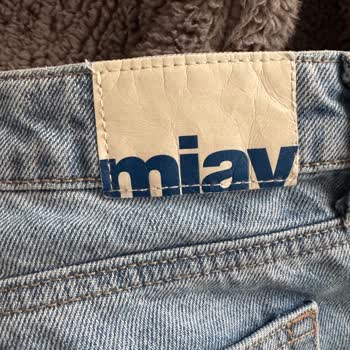 Mavi Jean Pantolonlarında Sürekli Yırtılma Ve Mahcubiyet