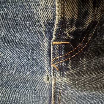 Mavi Jean Pantolonlarında Sürekli Yırtılma Ve Mahcubiyet