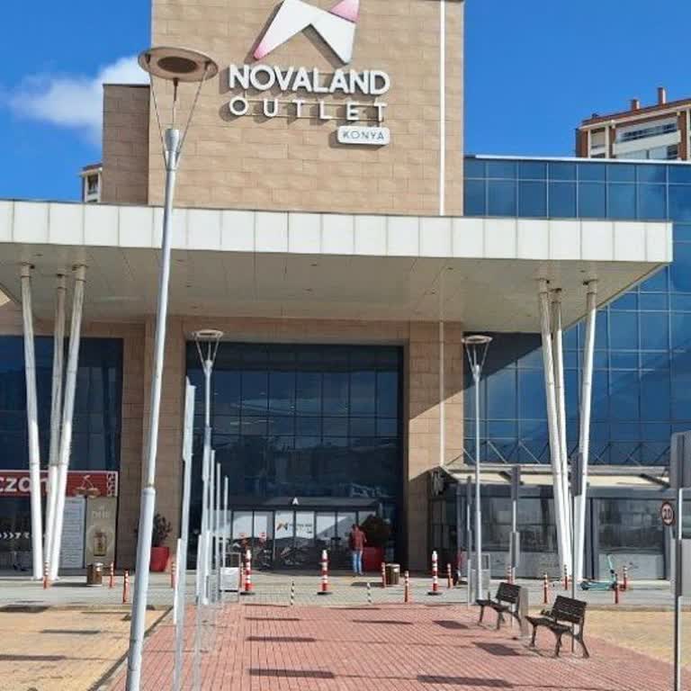 Kasadaki Çalışanın Saygısız Ve Zorlayıcı Tutumu