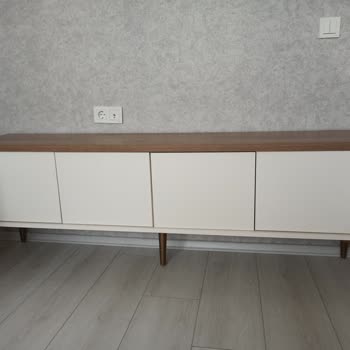 TV Sehpasında Eksik Kapak Kulpları Ve Yarım Montaj Sorunu