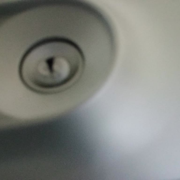 Samsung G6 OLED Monitörün Menü Tuşu Kırıldı: Garanti Kapsamında Ürün Değişimi Talebi