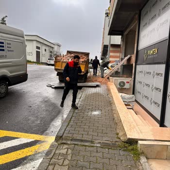 İstanbul Esenler Tekstilkent Sitesinde Ruhsatlı Motorun Keyfi Çekilmesi Ve İş Güvenliği Sorunları