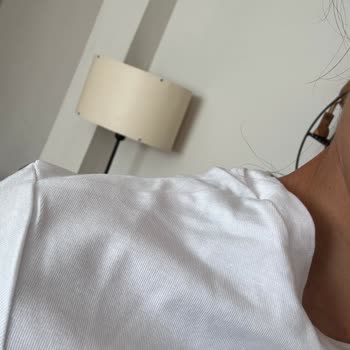 Yaka Dikiş Hatası Nedeniyle Mavi Ürünün Değişim Ve Ücretsiz Kargo Talebi