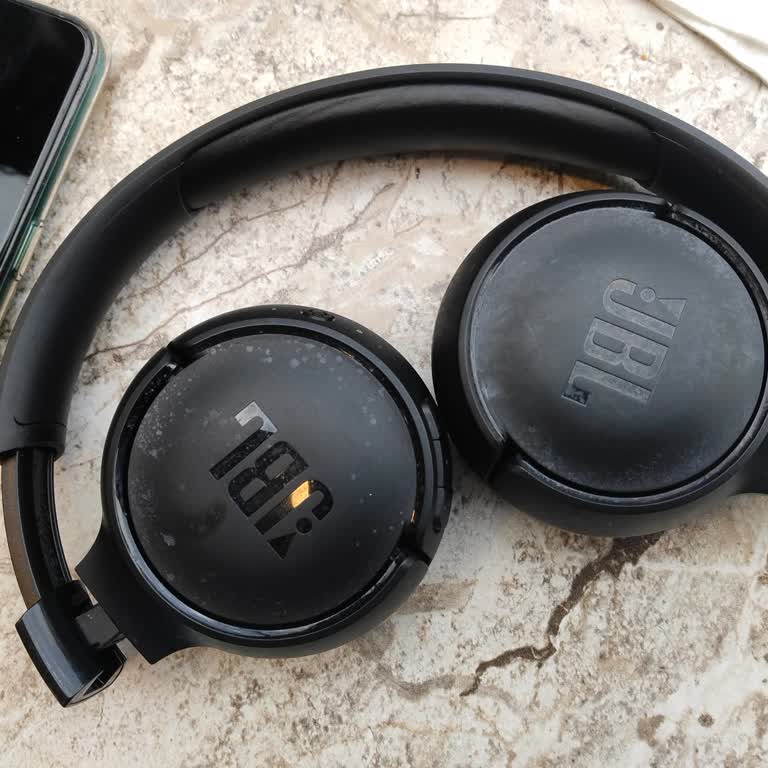 JBL Tune 520 BT Kulaklıkta Geçmeyen Beyaz Lekeler Ve Müşteri Hizmetlerinin Yetersiz Yanıtı