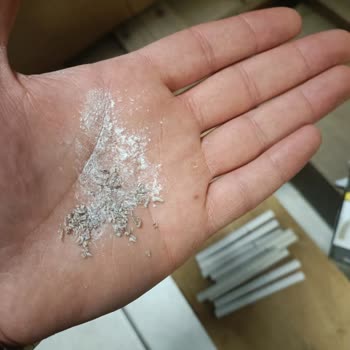 Camel Slender Blue Sigara Paketinde Şüpheli Beyaz Toz Ve Garip Ses: Sağlık Endişesi Ve İade Talebi