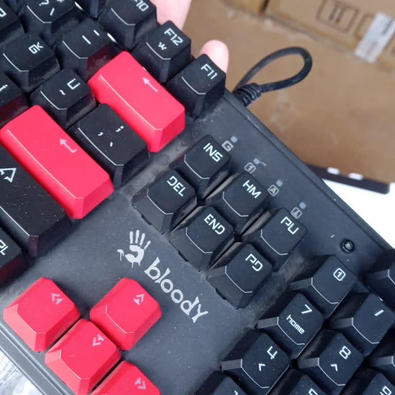 Kullanılmış Görünen Klavye Ve Yanlış Switch Gönderimi