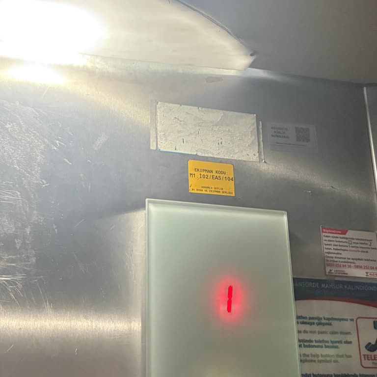 Emniyet Fatih Metro İstasyonunda Asansör Bakımsız Ve Etiketsiz, Güvenlik Riski