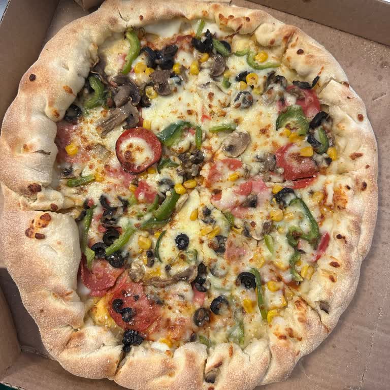 Domino's Ücretsiz Hediyeli Pizzada Olgunlaşmış Peynirli Kenar Ve Acı Meksika Biberi Eksik