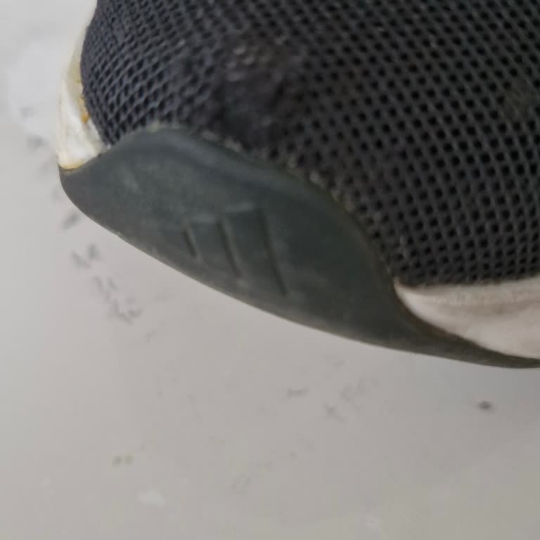 Adidas Ayakkabısında Erken Sökülme, Mağaza Değişim Ve İade İsteğini Reddetti