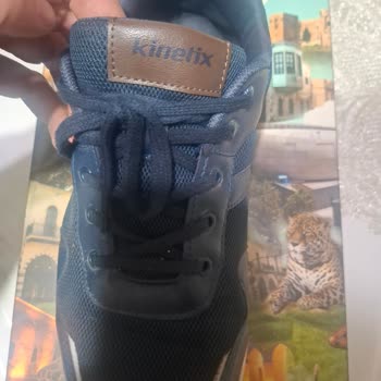 Kısa Sürede Yırtılan Ayakkabı Ve Yanıltıcı Mağaza Tutumu