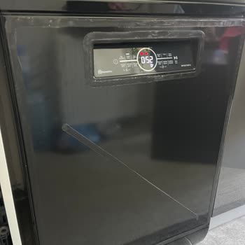 Beko Bulaşık Makinesi Ön Camı Kendiliğinden Düşerek Güvenlik Endişesi Yaratıyor