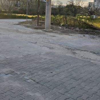 Kazı Sonrası Yolun Taş Döşenmemesi Ve Toz Sorunu