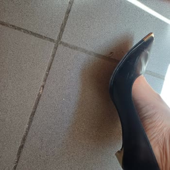 Elle Ayakkabının Topukları Kısa Sürede Çöktü, İş Hayatımda Mağdur Oldum