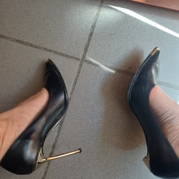 Elle Ayakkabının Topukları Kısa Sürede Çöktü, İş Hayatımda Mağdur Oldum