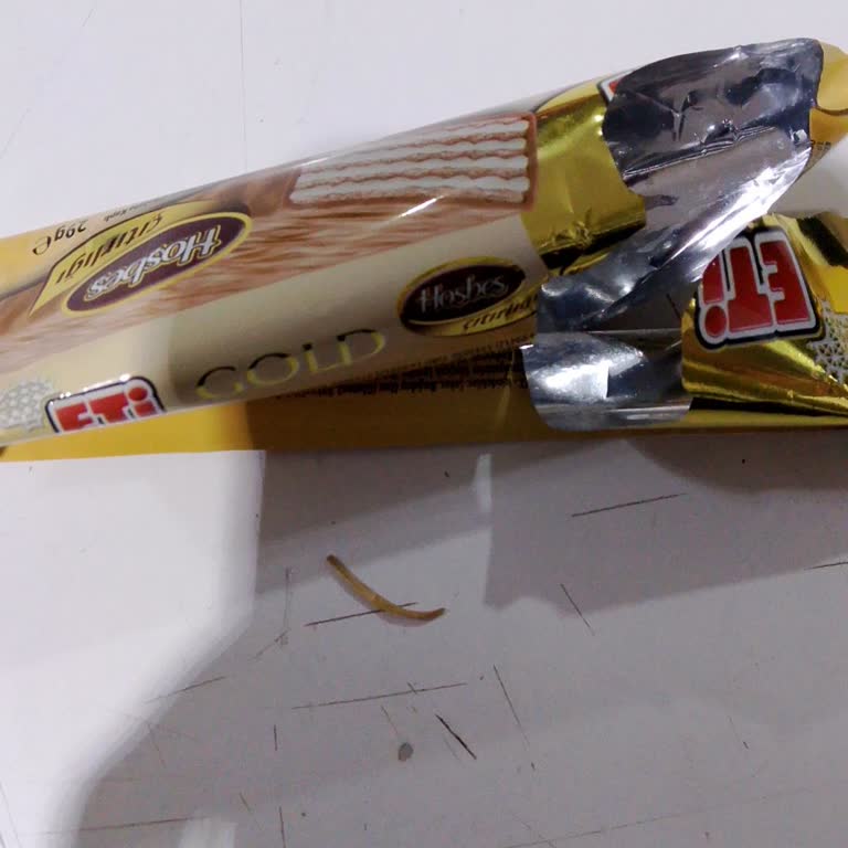 Eti Çikolatalı Gold Gofret İçinde Boğaza Takılan Tahta Parçası Ve Sağlık Riski