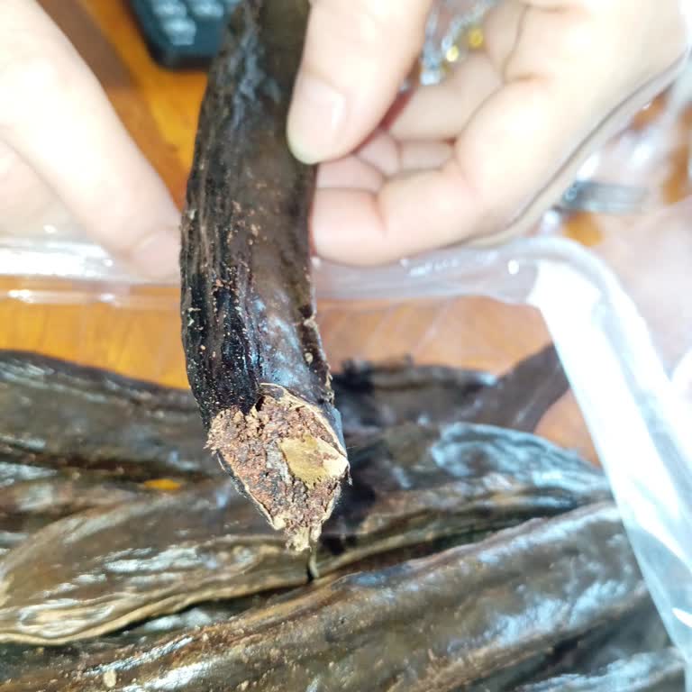 Fişi Olmadan Bozuk Keçiboynuzu Ürünleri İade Reddi Ve Hijyen Kontrolü İsteği