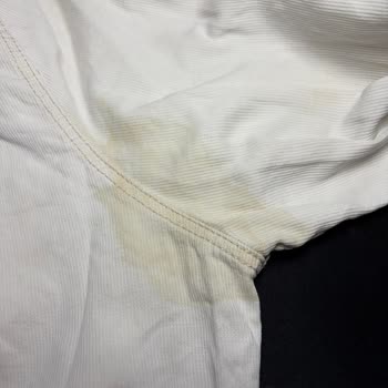 Mavi Gömlekte Renk Atması Nedeniyle Değişim Ve Telafi Talebi