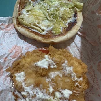 Popeyes Kayseri Şubesinde Bayat Hamburger Ve Kaba Personel Davranışı