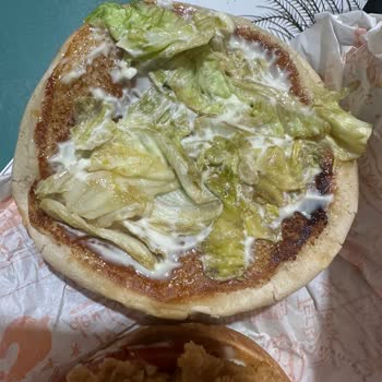Popeyes Kayseri Şubesinde Bayat Hamburger Ve Kaba Personel Davranışı