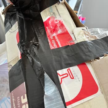 Dolap Ve Aras Kargo Sorumluluğu Birbirine Attı, Satıcı Mağdur