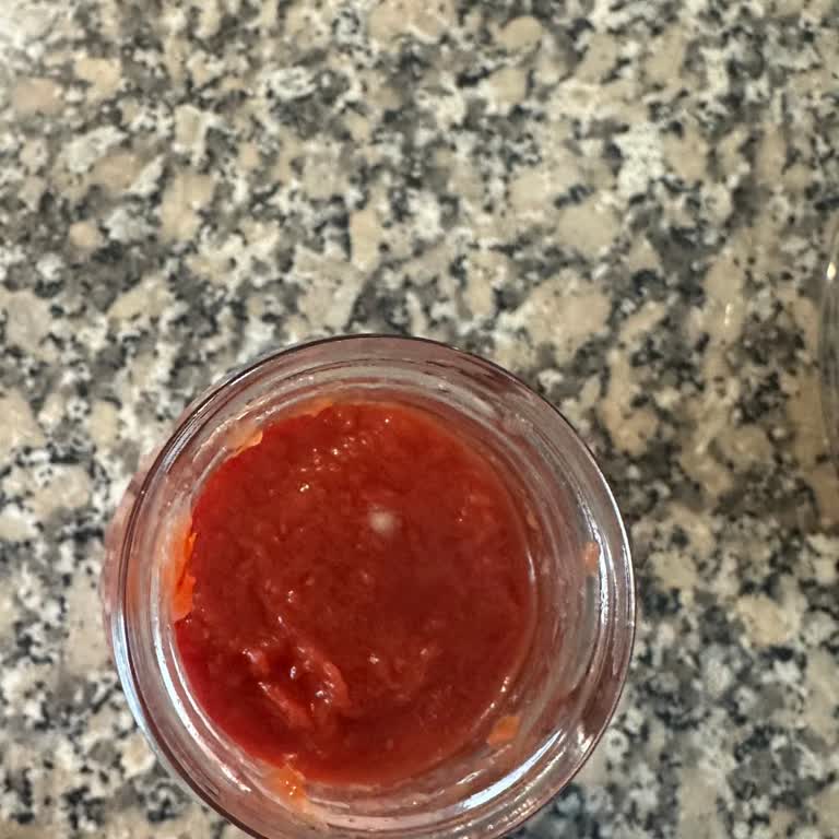 Küflü Domates Püresi İçin Sağlık Endişesi Ve İade Talebi