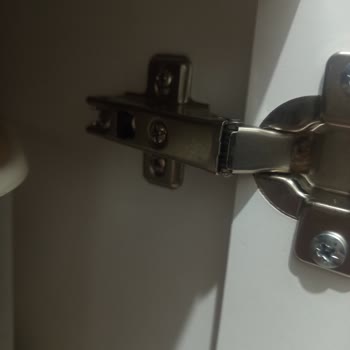 IKEA Knoxhult Dolap Tasarımı Tamir Edilemeyen Ve Kullanıcıyı Zor Duruma Sokuyor