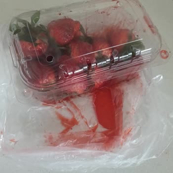 Şok Market'ten Küflü Çilek Teslimatıyla Sağlık Endişesi Ve Para Kaybı