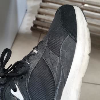 Skechers Ayakkabısının Tabanı 7 Ayda Dökülerek Kullanılamaz Hale Geldi