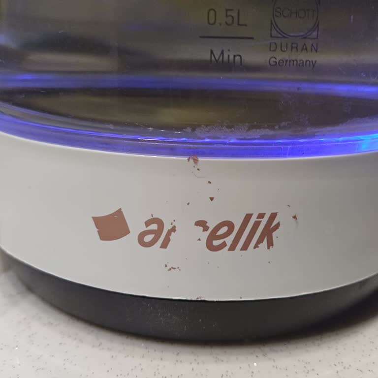 Arçelik Çaycının Üzerindeki Marka Yazısı Hızla Siliniyor