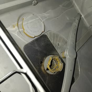 Bosch Bulaşık Makinesi İç Kısmı Yağlı, Servis Normal Diyor, Ücretsiz Tamir İstiyorum