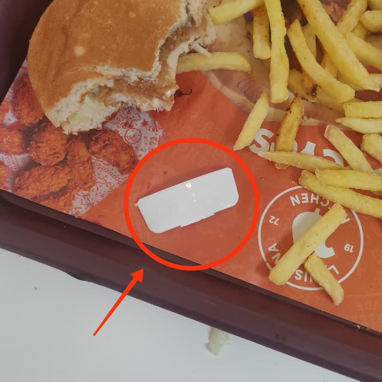 Popeyes Van Mall Şubesinde Hijyen İhlali Ve Personelin Ciddiyetsiz Tutumu