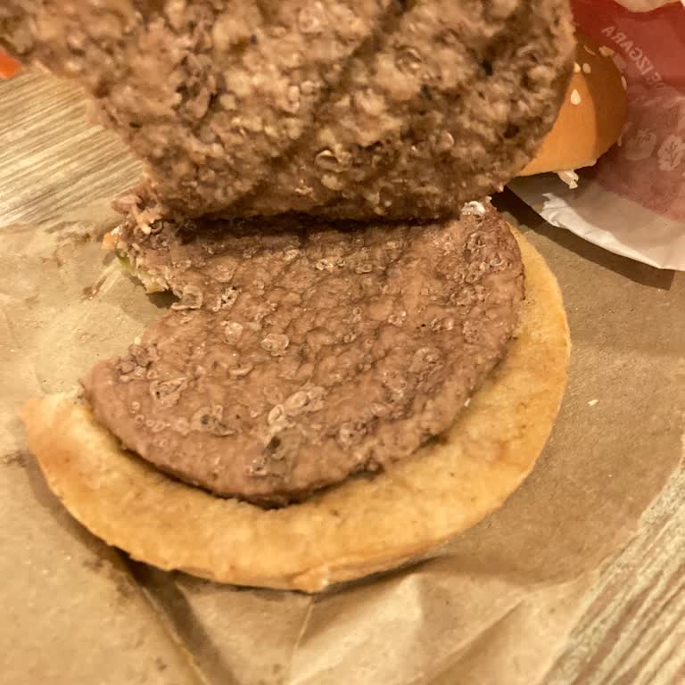 Kuşadası Burger King’de Çiğ Et Ve Eksik Siparişler İçin İade Ve Denetim Talebi