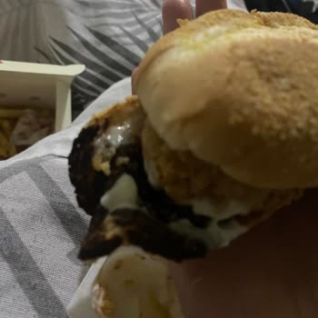 Popeyes Bolu Şubesinde Yanmış Hamburger Ve Sufle Yerine Coleslaw Gönderimi