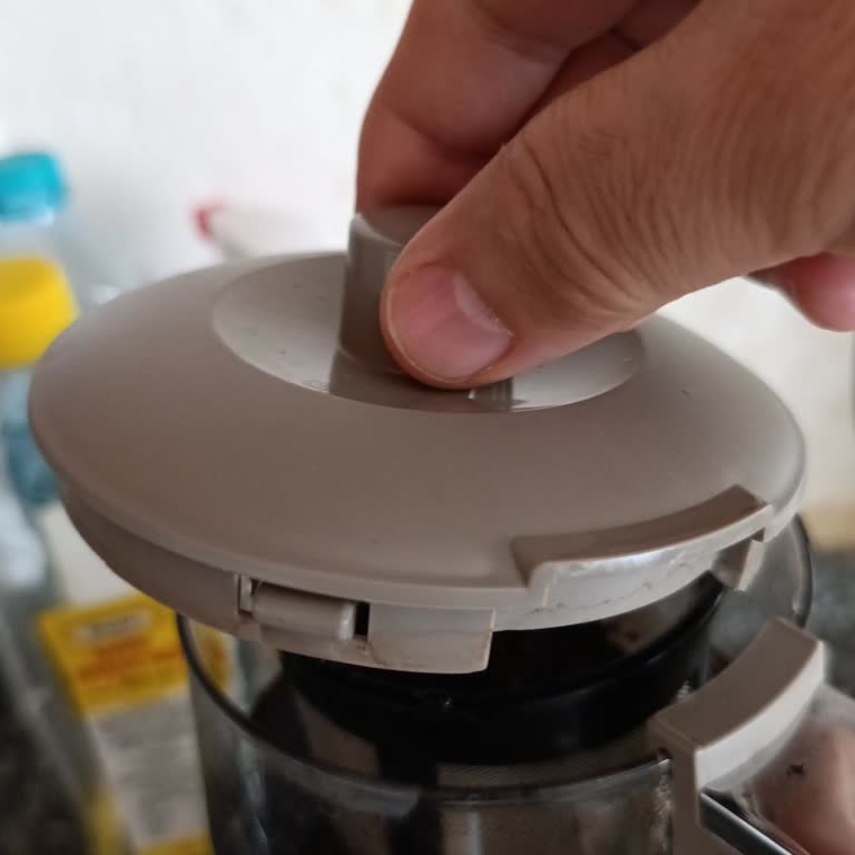 Kapağı Düşen Çay Makinesi İçin İade Reddi Ve Çelişkili Bilgilendirme