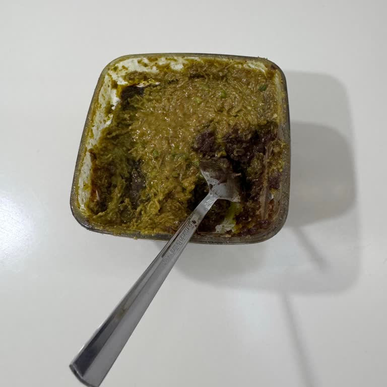 Bozuk Dubai Gececi Tatlısı Ve Personelin İlgisiz Tutumu