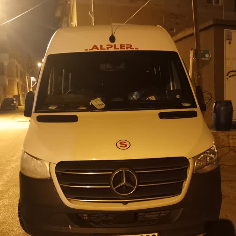 Mercedes Sprinter Farlarındaki Terleme Sorunu İçin Tek Far Değiştirildi, Diğeri Reddedildi