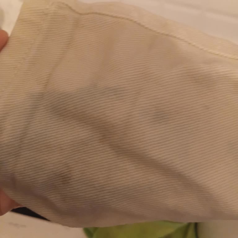 Krem Renkli Leke Çıkarıcı Pantolonumu Kullanılamaz Hale Getirdi