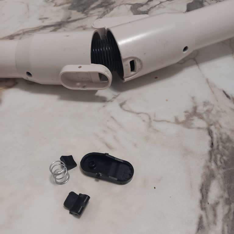 Garanti Süresindeki Şarjlı Süpürge Parçasının Kırılması Nedeniyle Değişim Ve İade Talebi