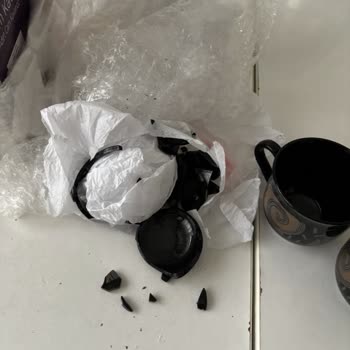 PTT Kargo’da Kırık Fincan Takımı Teslimatı Alıcıyı Mağdur Etti