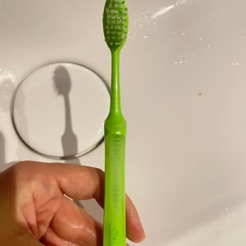 Shine Diş Fırçası Telinin Dağılması Ve Boğazda Yutulma Riski