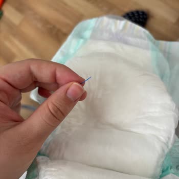 Bebek Bezinde Sert Plastik Parça Güvenlik Ve Kalite Kontrol Sorunu