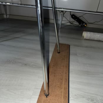 Rindo Mobilya’da Kırık Sandalyeler Ve Masalar, Satış Sonrası İlgisizlik