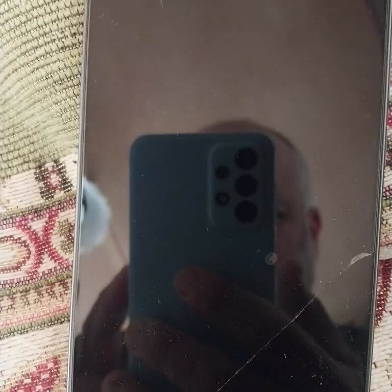 Honor 8 Lite Telefonun Ekranı Yeni Alınmasına Rağmen Çatladı Ve Ücretsiz Değişim Talep Ediliyor