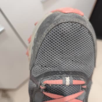 Yüksek Fiyatlı Botta Kısa Sürede Yırtılma Sorunu