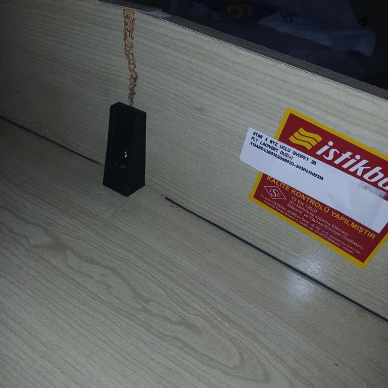 İstikbal Koltuk Takımında Sunta Malzemesinden Kırılma Ve Garanti Kapsamı Talebi