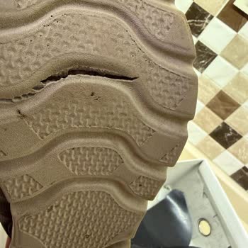 Üretim Hatası Olan Ayakkabının İadesi Ve Değişimi İçin Mağaza İlgisizliği