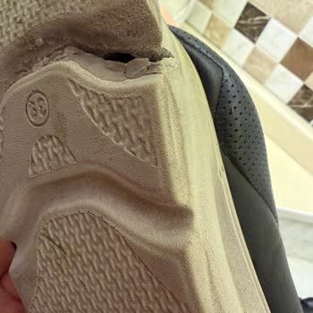 Üretim Hatası Olan Ayakkabının İadesi Ve Değişimi İçin Mağaza İlgisizliği