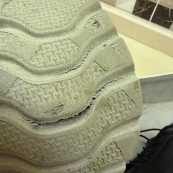 Üretim Hatası Olan Ayakkabının İadesi Ve Değişimi İçin Mağaza İlgisizliği